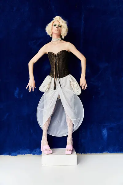 A vibrant drag artist showcases unique attire with flair and attitude. — Stock Photo