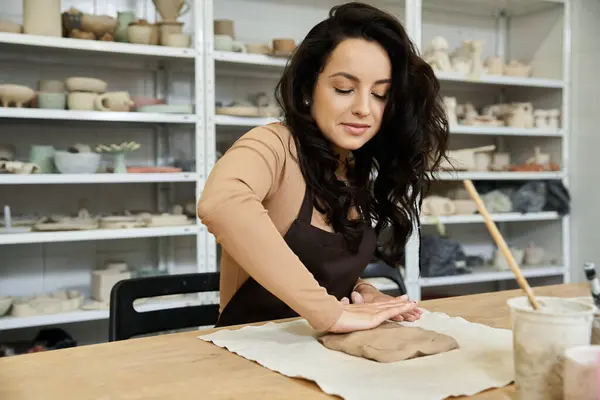 Pretty woman at table making pottery. — Stock Photo