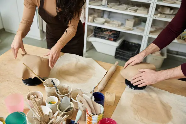 A couple enjoys making pottery together, immersed in creativity and connection. — Stock Photo