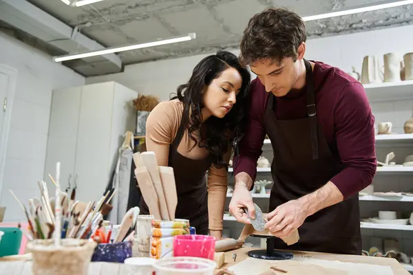 A couple enjoys a hands on pottery session, sharing smiles and creativity. — Stock Photo