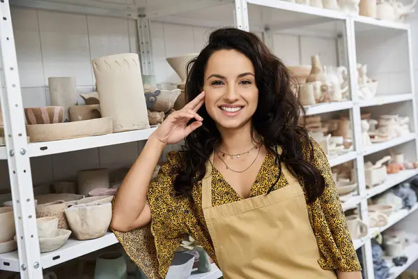 Jolly woman posing in pottery studio. — Stock Photo