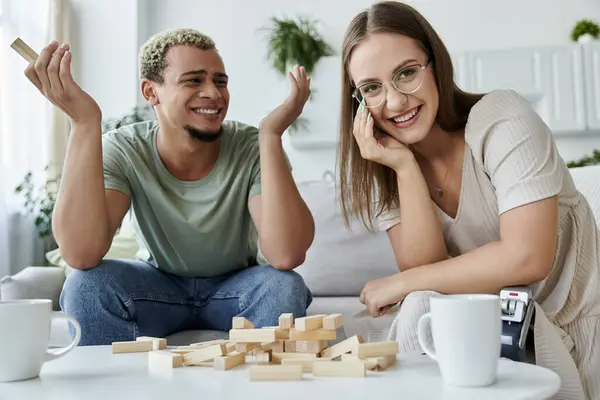 Friends share laughter while playing a game together on a sunny afternoon. — Stock Photo