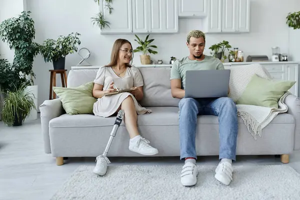 Two friends enjoy their time together in a modern, plant filled living room. — Stock Photo