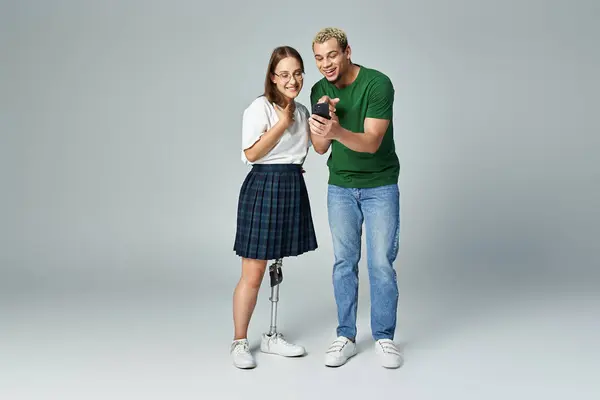 Two friends share laughter and enjoyment with smartphones nearby. — Stock Photo