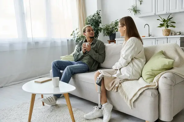 Two friends enjoy a warm conversation in a bright, inviting living space. — Stock Photo