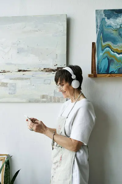 A talented woman engages with her art in a serene studio setting. — Stock Photo