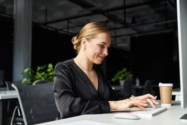 A confident plus size woman focuses on her tasks at the office, enjoying her coffee break. — Stock Photo