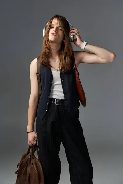 This young man exudes style, striking a fashionable pose while listening to music. — Stock Photo