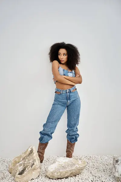 A stylish young woman flaunts her unique look in an urban setting, radiating confidence. — Stock Photo