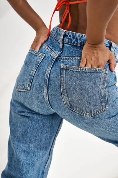 A beautiful young woman expresses her unique style through fashionable denim and bold colors. — Stock Photo