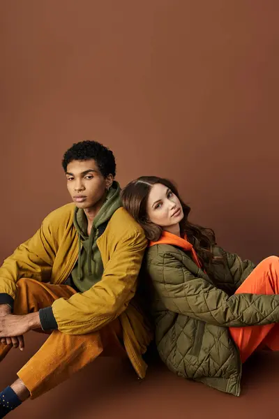 A stylish young couple showcases their autumn fashion in cozy attires, radiating warmth and charm. — Stock Photo