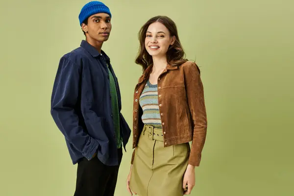 A stylish couple dressed in autumn outfits displays confidence and charm outdoors together. — Stock Photo