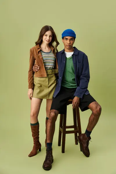 A stylish couple proudly displays their vibrant autumn attire while posing together. — Stock Photo