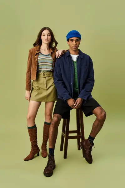 A stylish couple displays their autumn outfits, blending colors and patterns with confidence. — Stock Photo