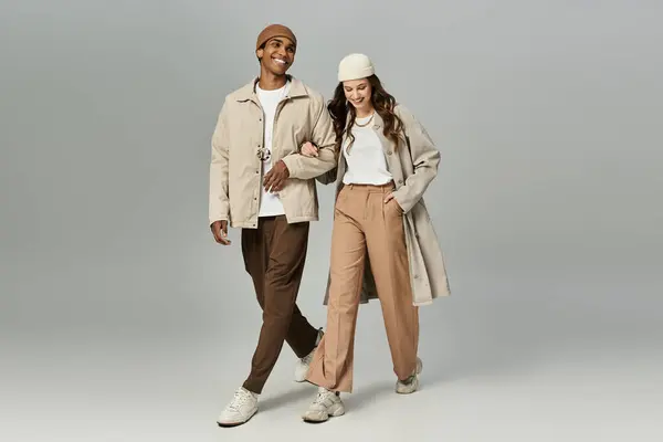 A young couple enjoys a fashionable stroll, showcasing their vibrant autumn attire and joy. — Stock Photo