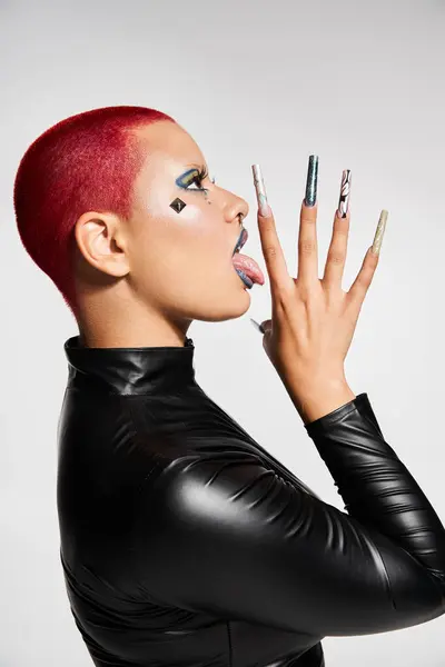 A young woman with vibrant pink hair showcases her unique style and creativity in a studio setting. — Stock Photo