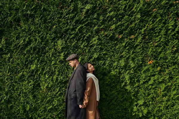 A couple stands close together, sharing warmth and affection while dressed in autumn layers. — Stock Photo