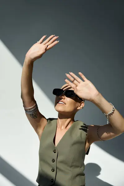 A bald woman embraces her unique beauty, striking a pose with grace and confidence. — Stock Photo