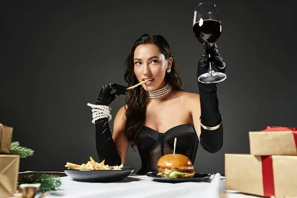 A sophisticated woman indulges in gourmet food while exuding confidence and charm. — Stock Photo