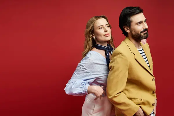 The couple enjoys a fun moment, showcasing their fashion sense and chemistry together. — Stock Photo