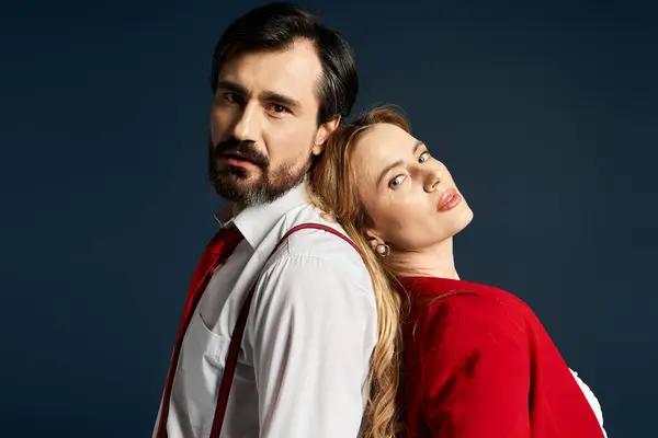 A stylish pair stands confidently back to back, expressing a strong artistic vibe. — Stock Photo