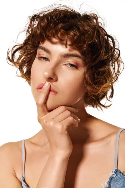 This young woman seems lost in thought, her expression revealing vulnerability and depth. — Stock Photo