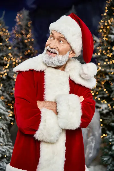 A joyful Santa Claus with a bright smile embraces the spirit of Christmas amid twinkling lights. — Stock Photo