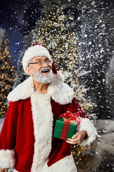A cheerful Santa celebrates the holiday season amidst snowflakes and twinkling lights. — Stock Photo