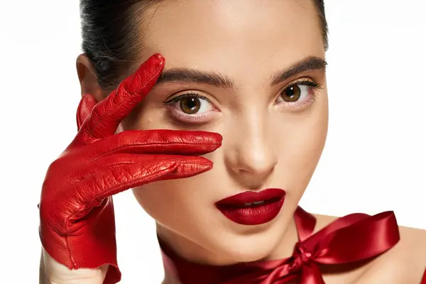 This elegant woman showcases her beauty with striking red gloves and a bold choker. — Stock Photo