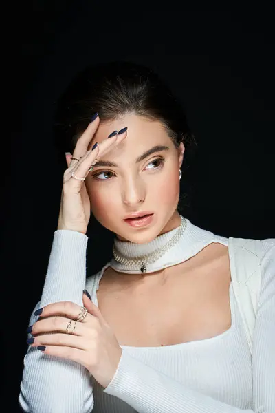 A captivating woman with striking features gazes with an expressive look, showcasing elegance. — Stock Photo