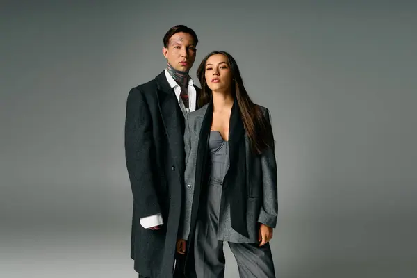 A young couple showcases their fashionable outfits while exuding charm and confidence. — Stock Photo