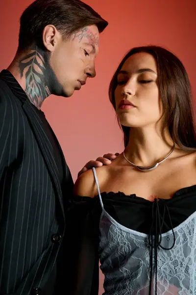 A young couple shares an intimate moment, expressing connection through body language and style. — Stock Photo