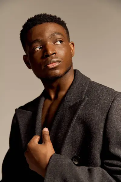 A young handsome African American man poses confidently, showcasing his toned physique without a shirt. — Stock Photo