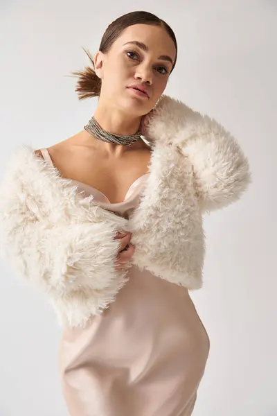 Charming young woman with short stature poses gracefully in elegant attire, embracing unique style. — Stock Photo