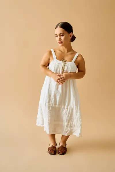 Captivating young woman with short stature models a beautiful dress in a studio environment. — Stock Photo