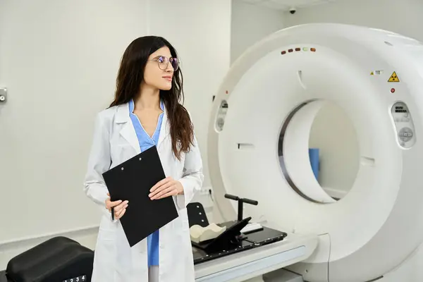 An attractive doctor stands confidently near an MRI machine, preparing for medical diagnostics. — Stock Photo