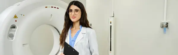 An attractive female doctor stands confidently in a MRI room, ready for diagnostic tests. — Stock Photo