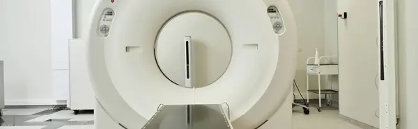 Uma máquina de RM de ponta oferece aos pacientes opções de diagnóstico não invasivo em cuidados de saúde modernos, banner — Fotografia de Stock