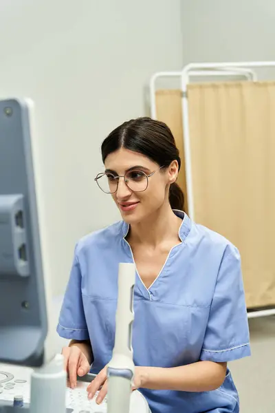A skilled gynecologist uses advanced equipment for female health diagnostics in a modern clinic. — Stock Photo