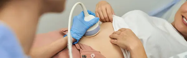 A skilled gynecologist examines a patient during a prenatal checkup in a contemporary clinic. — Stock Photo