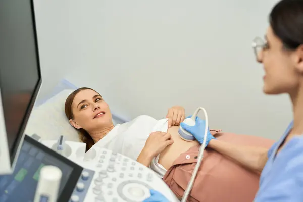 Medical professional conducts reproductive health diagnostics for a patient in a clinic. — Stock Photo
