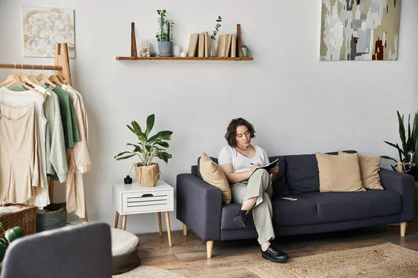 A beautiful young woman with curly hair expresses her creativity while relaxing at home. — Stock Photo