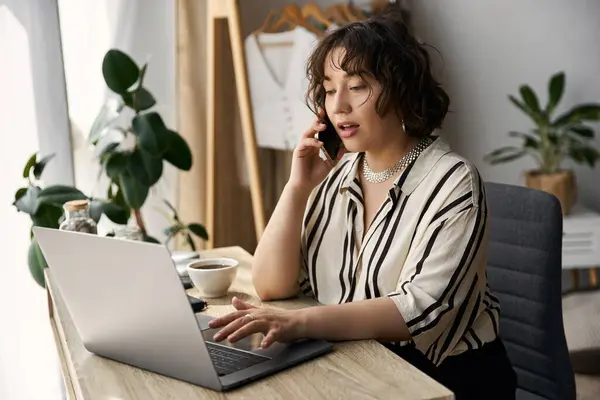 Modern apartment features a young woman having a meaningful conversation while working. — Stock Photo