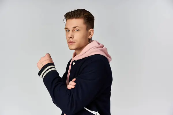 Confident young man shows off his stylish outfit and determination. — Stock Photo