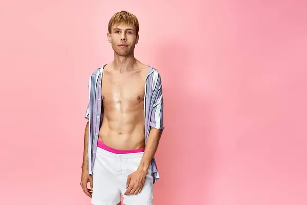 A person showcases bold summer style with pride and courage in a lively atmosphere. — Stock Photo