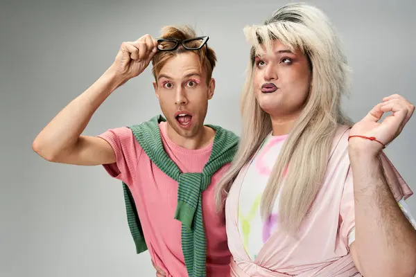 Two individuals showcase their vibrant style and confidence in a creative studio environment. — Stock Photo