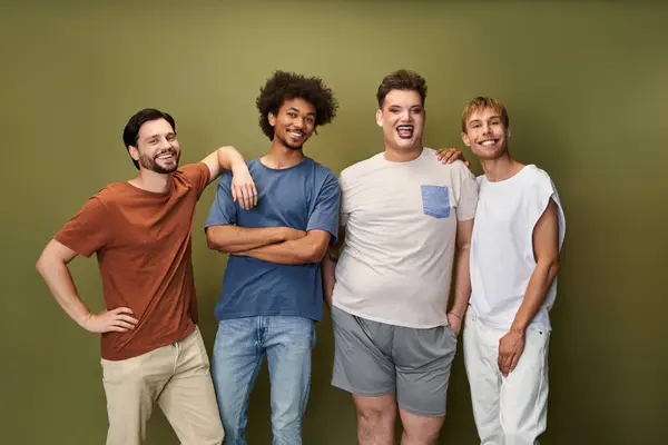 Four queer friends stand together, sharing smiles and showing support for pride and individuality. — Stock Photo
