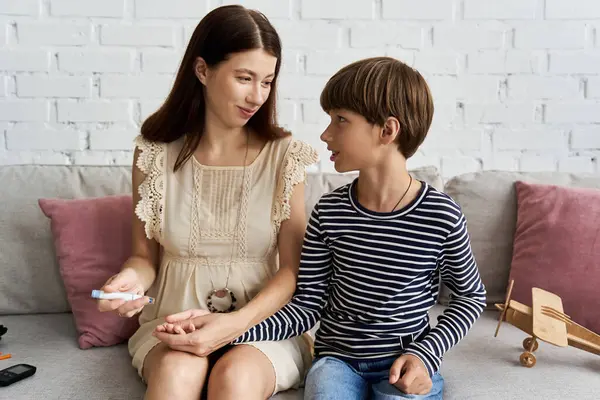 Casual moments between a mother and her son as they manage diabetes together at home. — Stock Photo