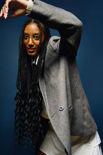Confident young woman with braids poses elegantly, expressing her artistic side. — Stock Photo