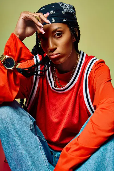 Stylish young woman sits comfortably, showcasing her unique fashion sense and attitude. — Stock Photo